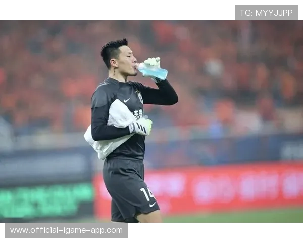 王大雷扑出对手关键单刀球：那一刻定格在每个球迷心中